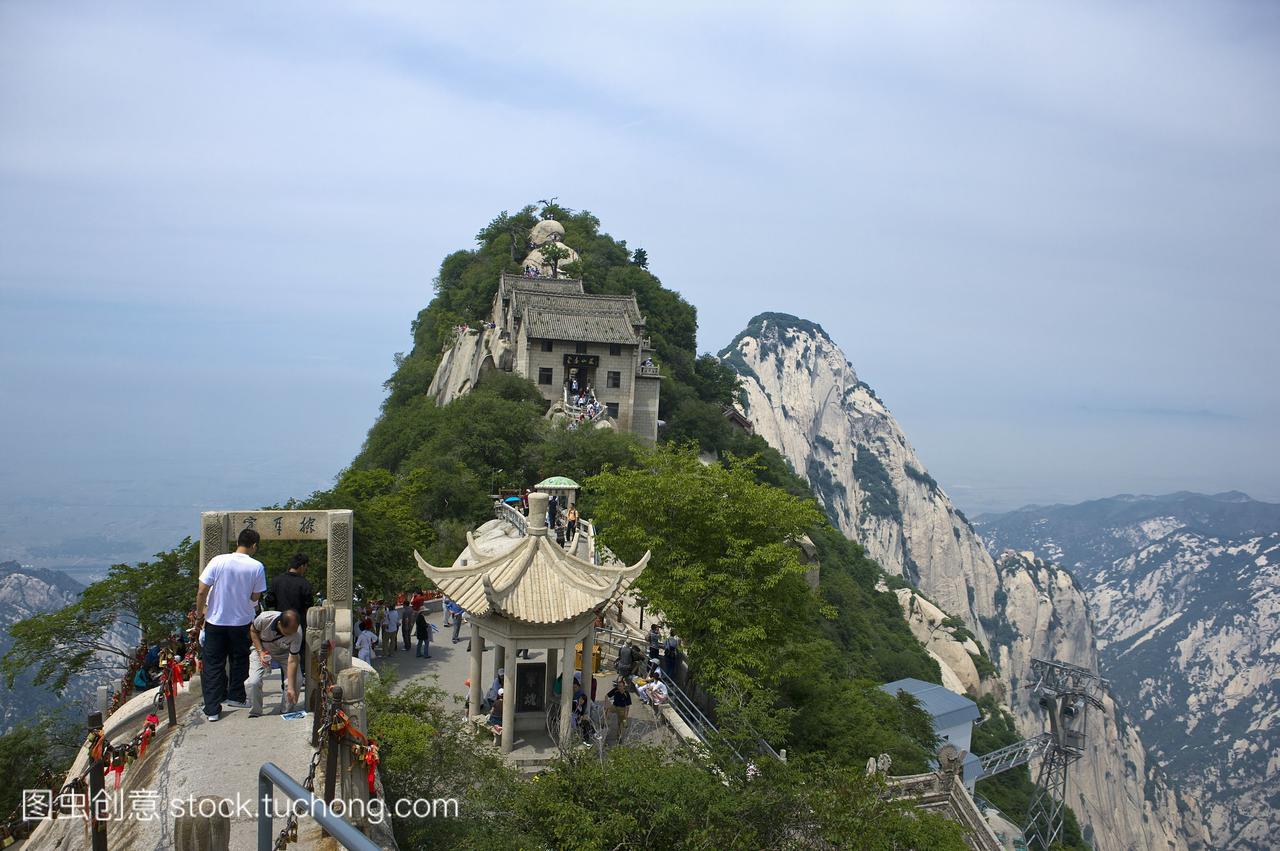 请问青岛到安阳大巴一天有几班，几点，多少钱